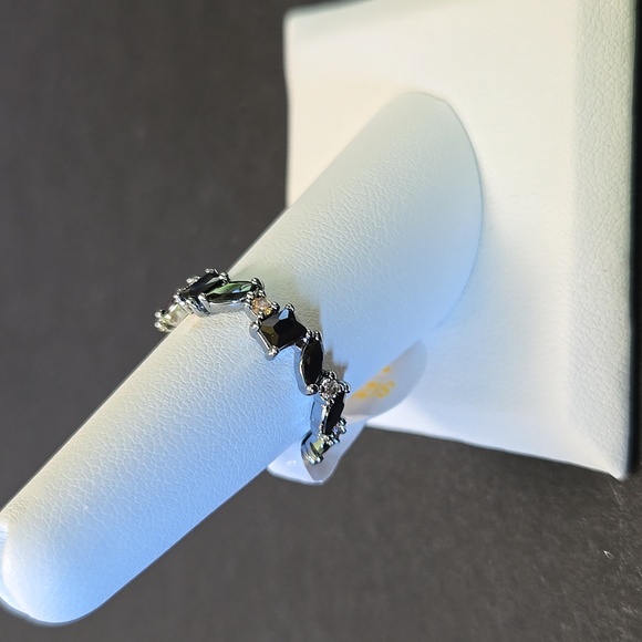 Bomb Party ring - Picture 2 of 3